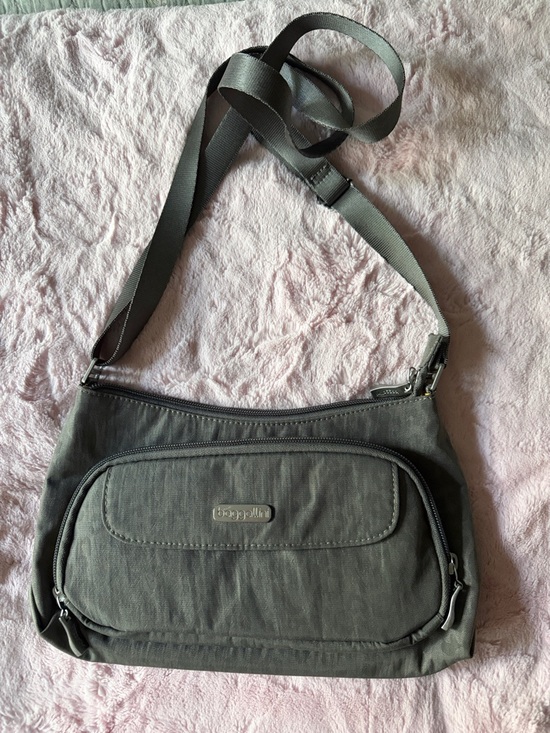 Baggallini Handbags - Baggallini Olive Gray “Everyday Bag” Nylon Crossbody Bag